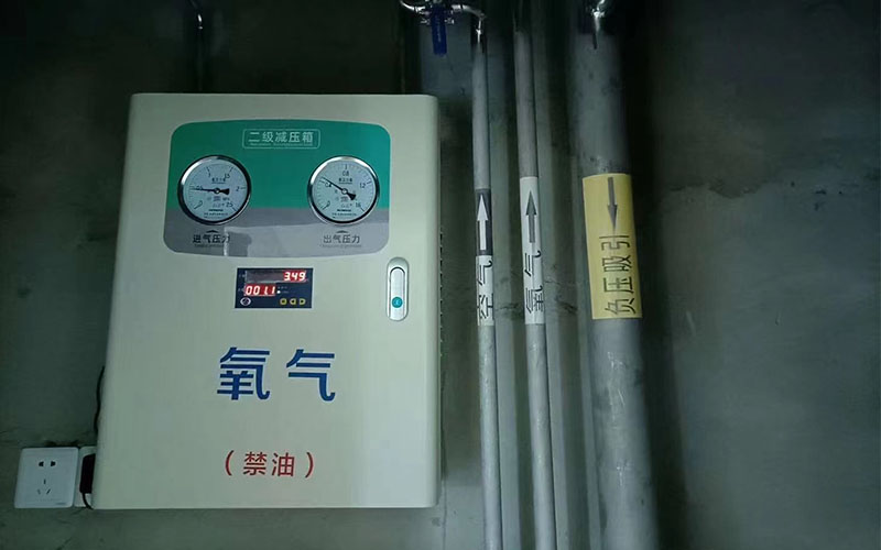 氧氣二級(jí)穩(wěn)壓箱安裝效果